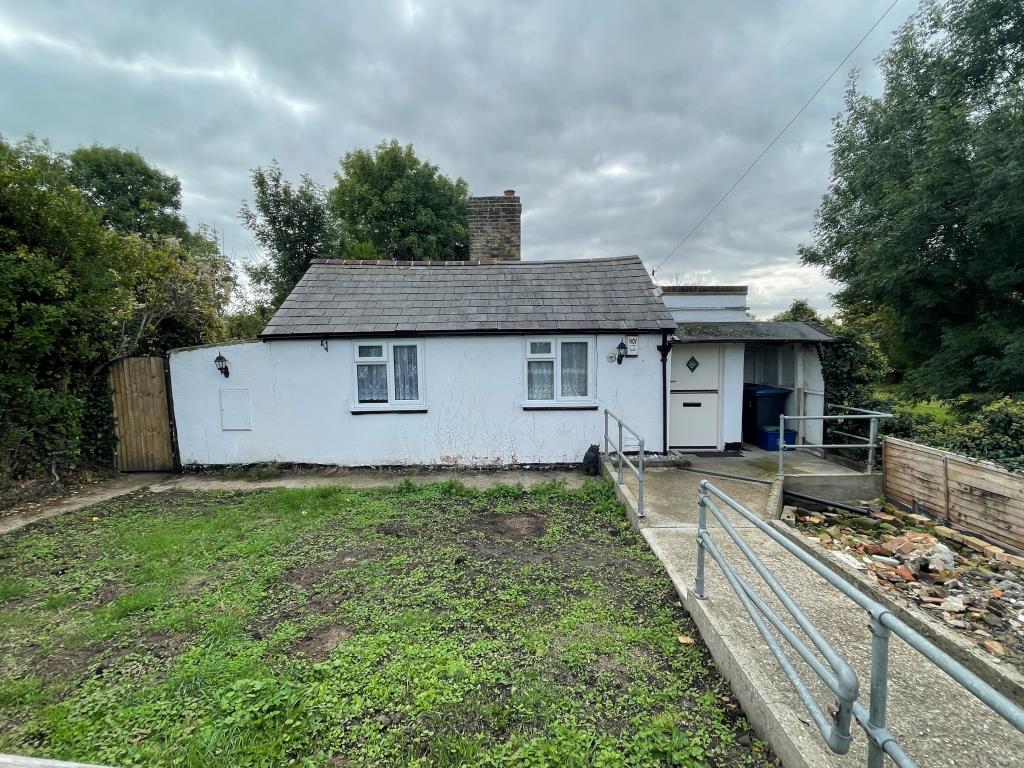 Lot: 48 - VACANT TWO-BEDROOM BUNGALOW -